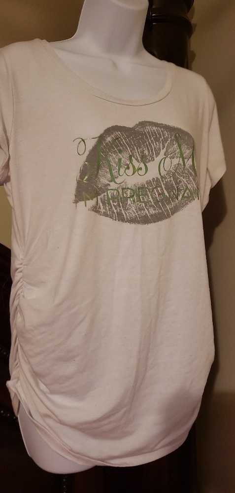 Kiss me I'm pregnant maternity tee